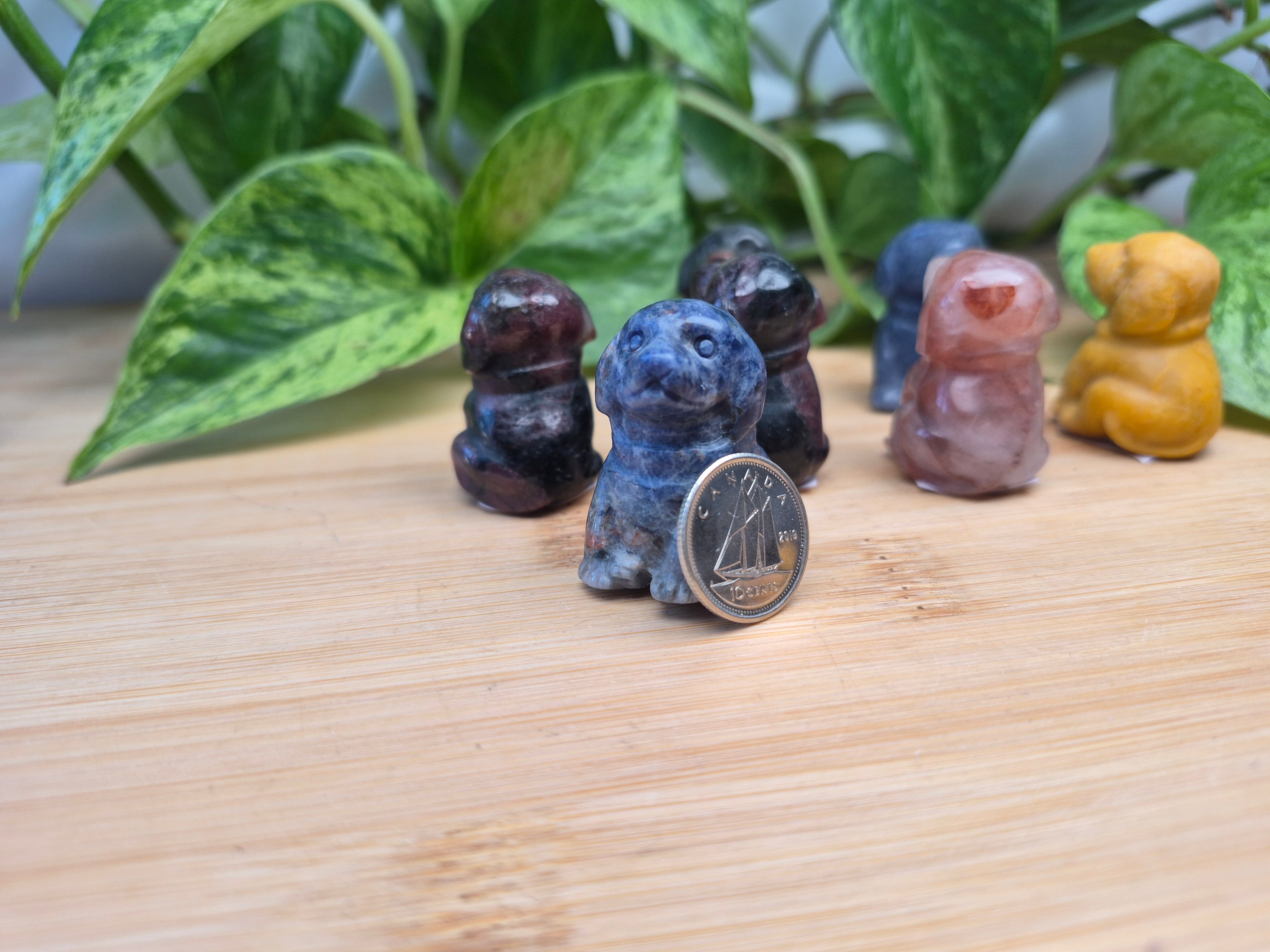 MIXED CRYSTAL SITTING DOG