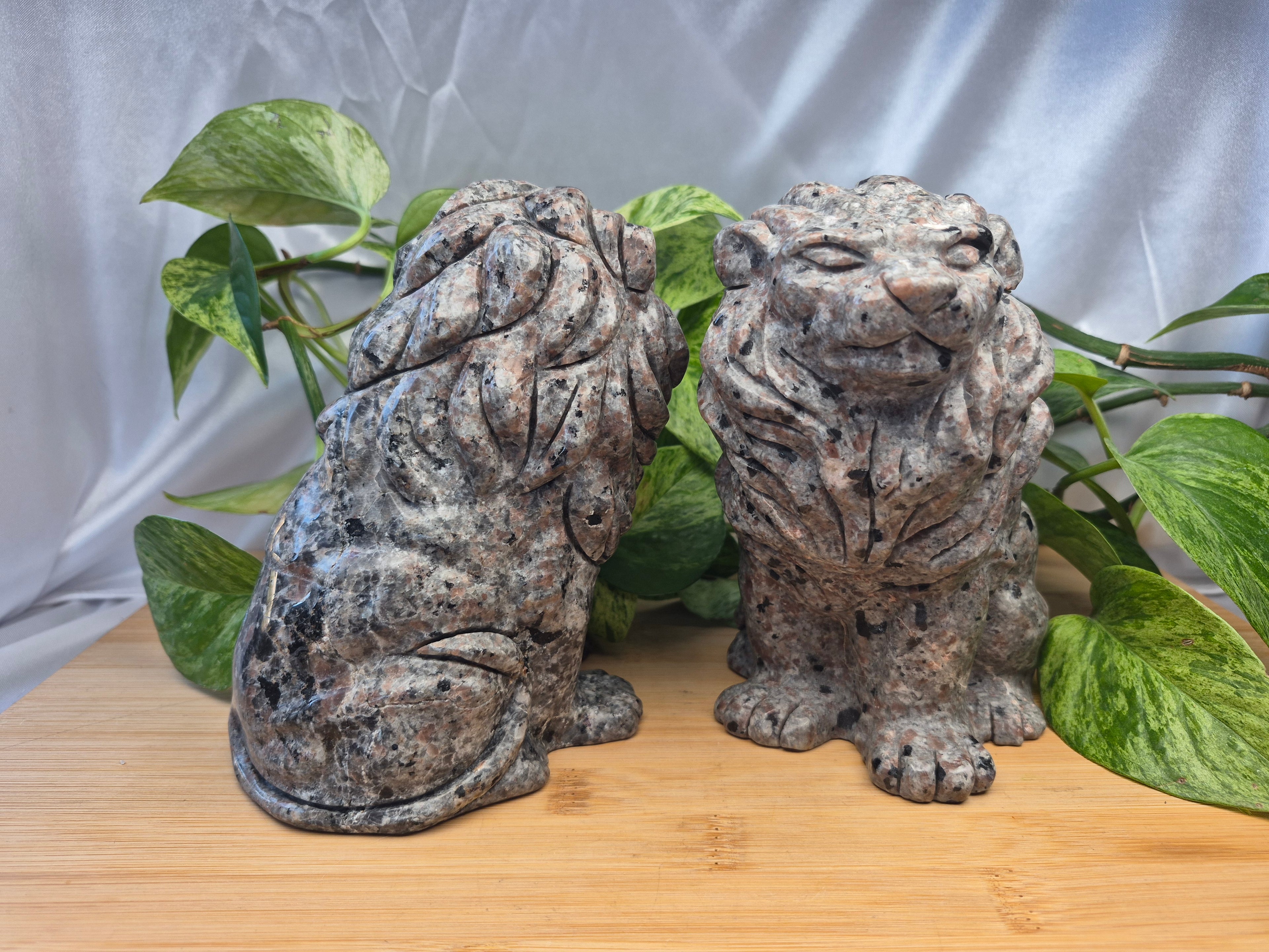 YOOPERLITE SITTING LION XL