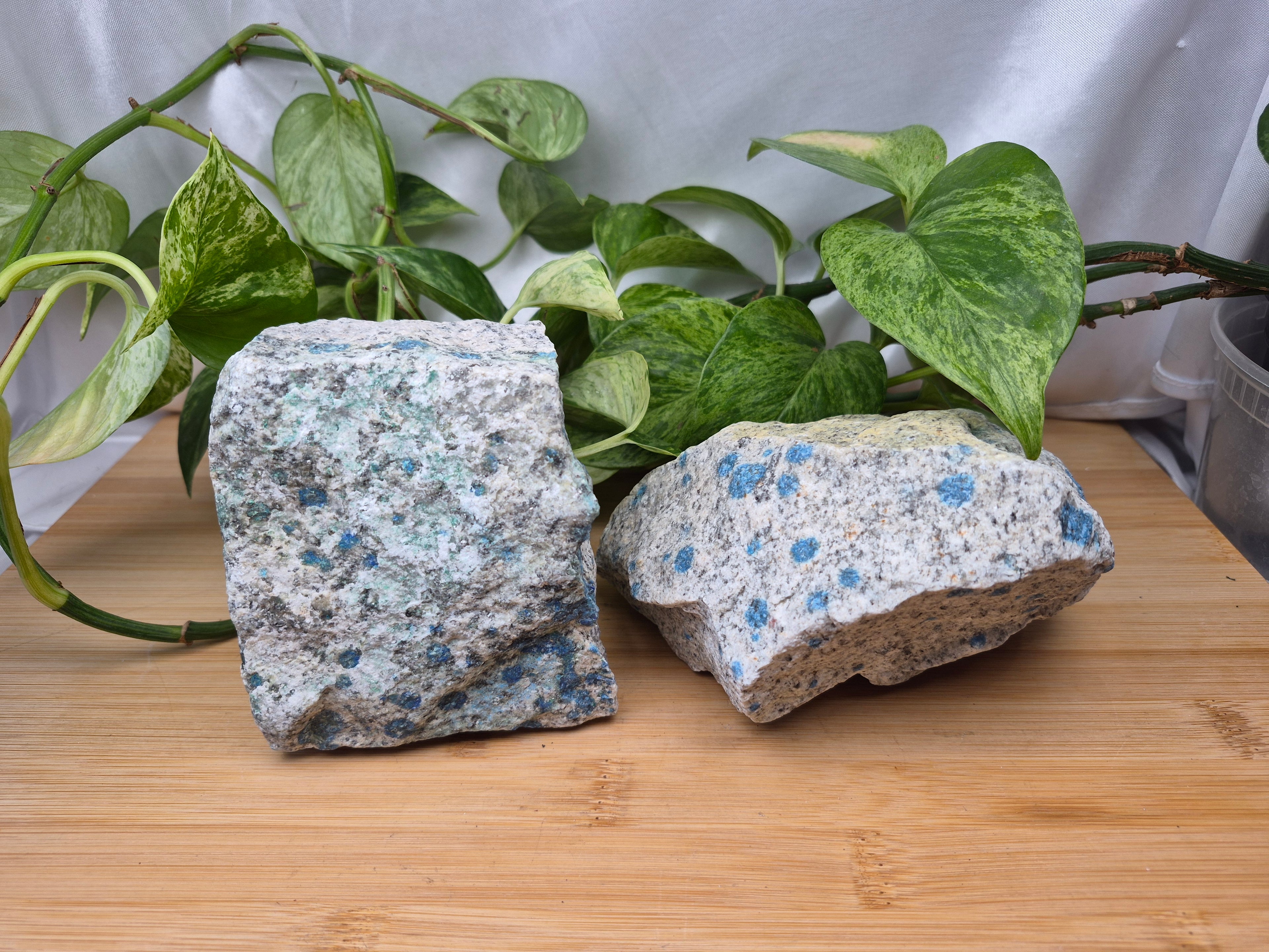 K2 GRANITE ROUGH CHUNK 700g - 1000g
