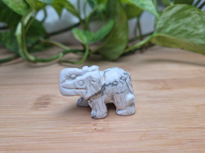 HOWLITE ELEPHANT