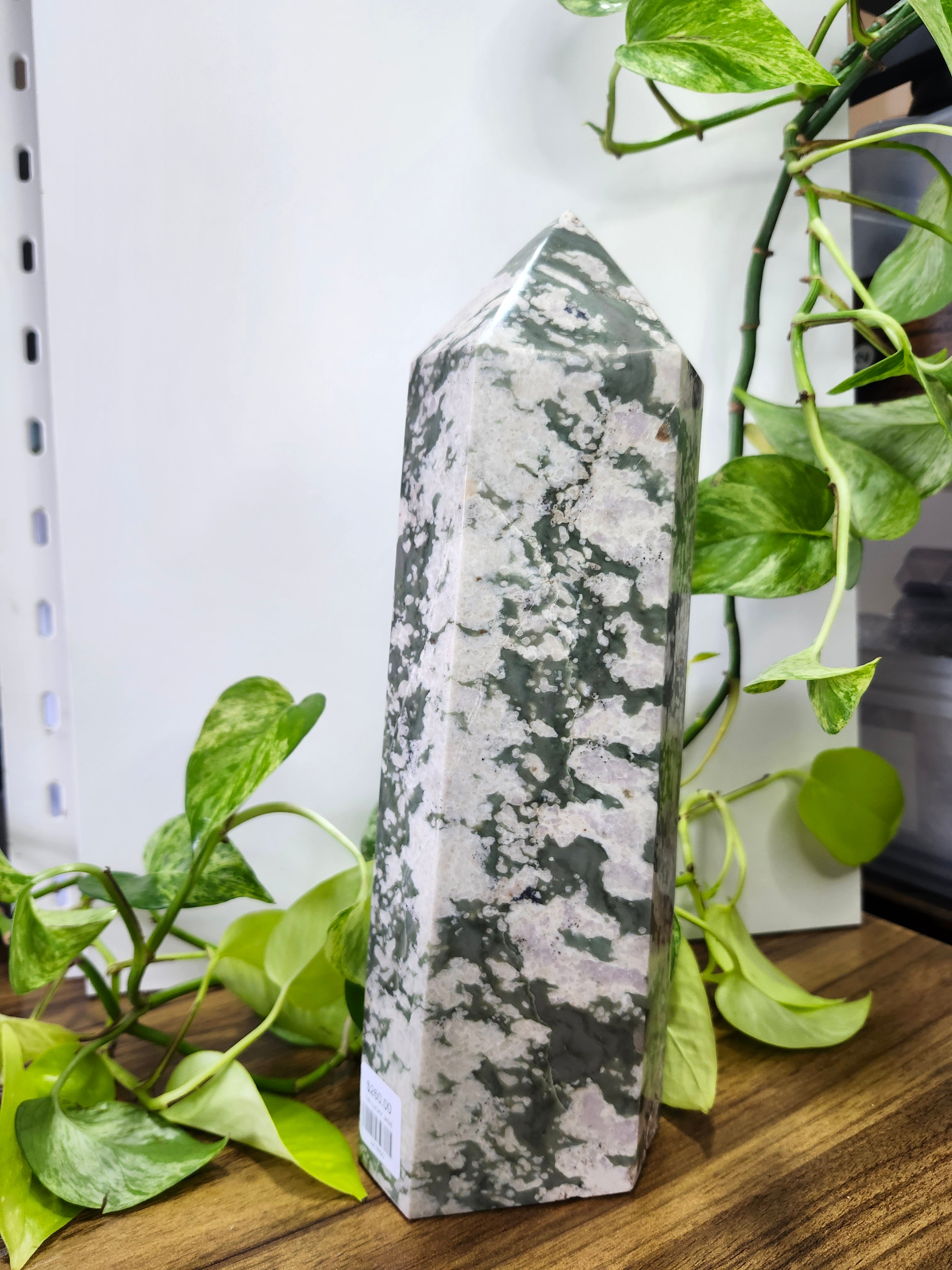 TRI-COLOURED LUCKY JADE TOWER