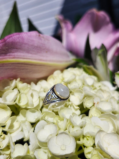 S7.75 MOONSTONE .925 STERLING SILVER