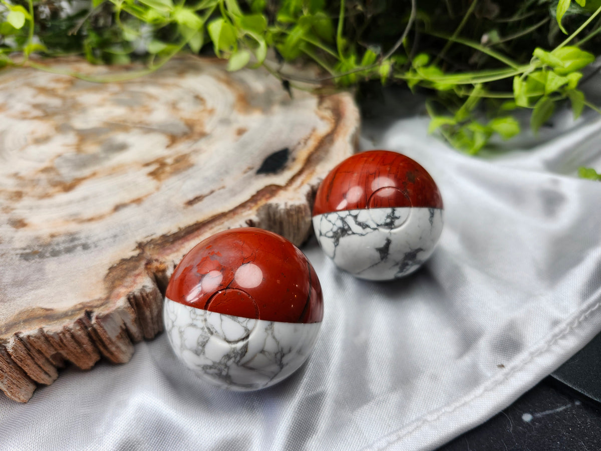 HOWLITE AND RED JASPER POKEBALL LG
