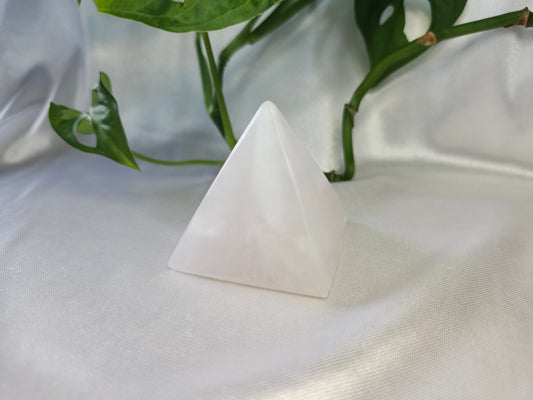 MANGANO CALCITE PYRAMID