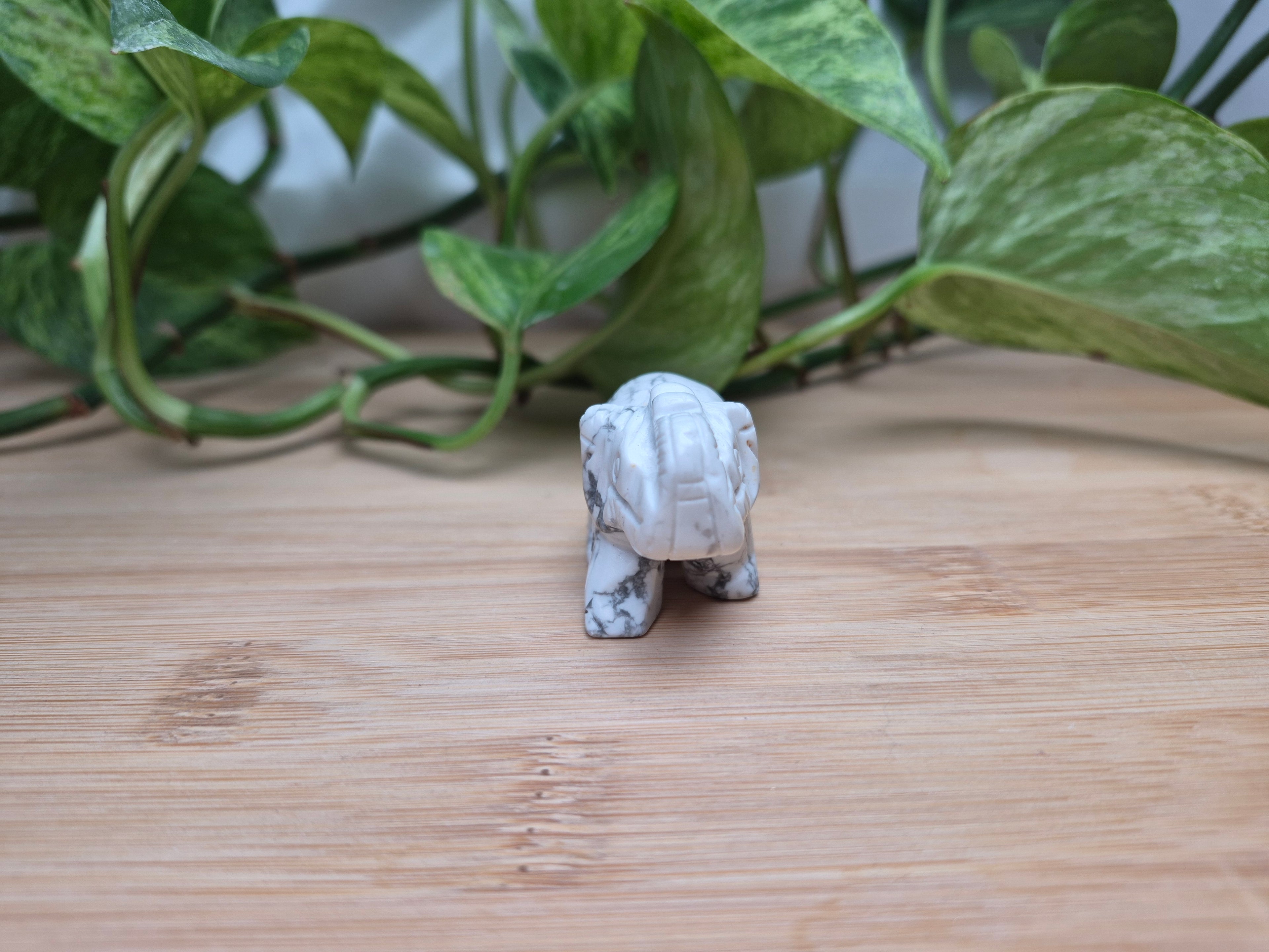HOWLITE ELEPHANT