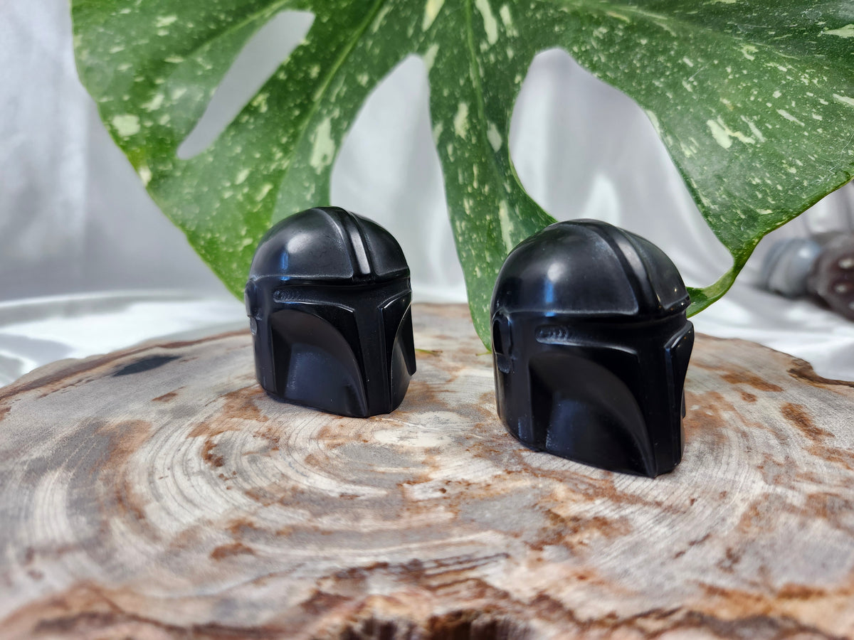 OBSIDIAN MANDALORIAN HELMET