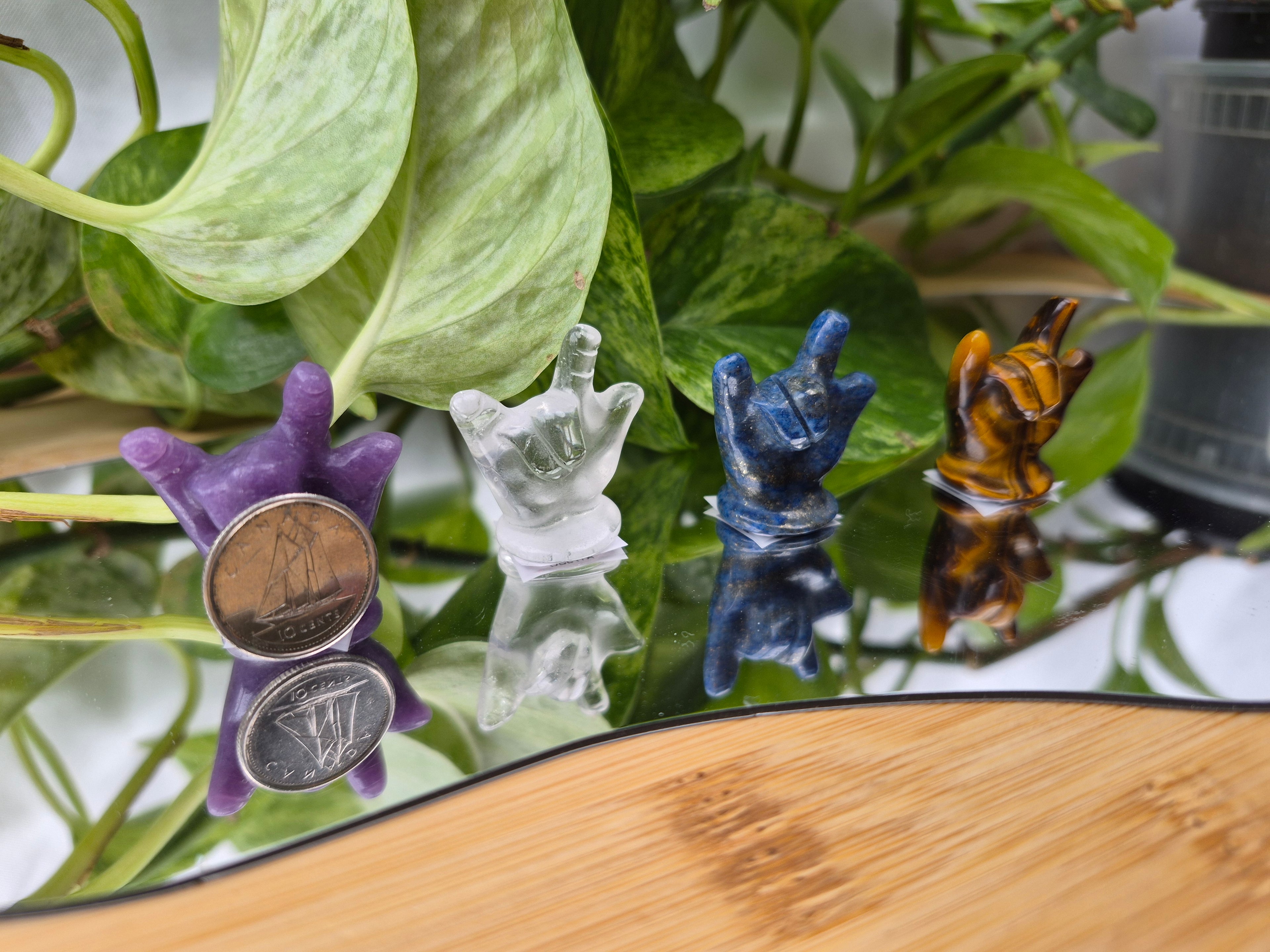 MIXED CRYSTAL "I LOVE YOU" HAND