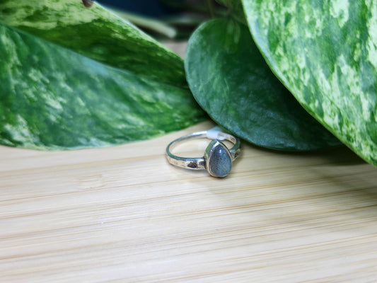 S5.75 LABRADORITE RING .925 STERLING SILVER