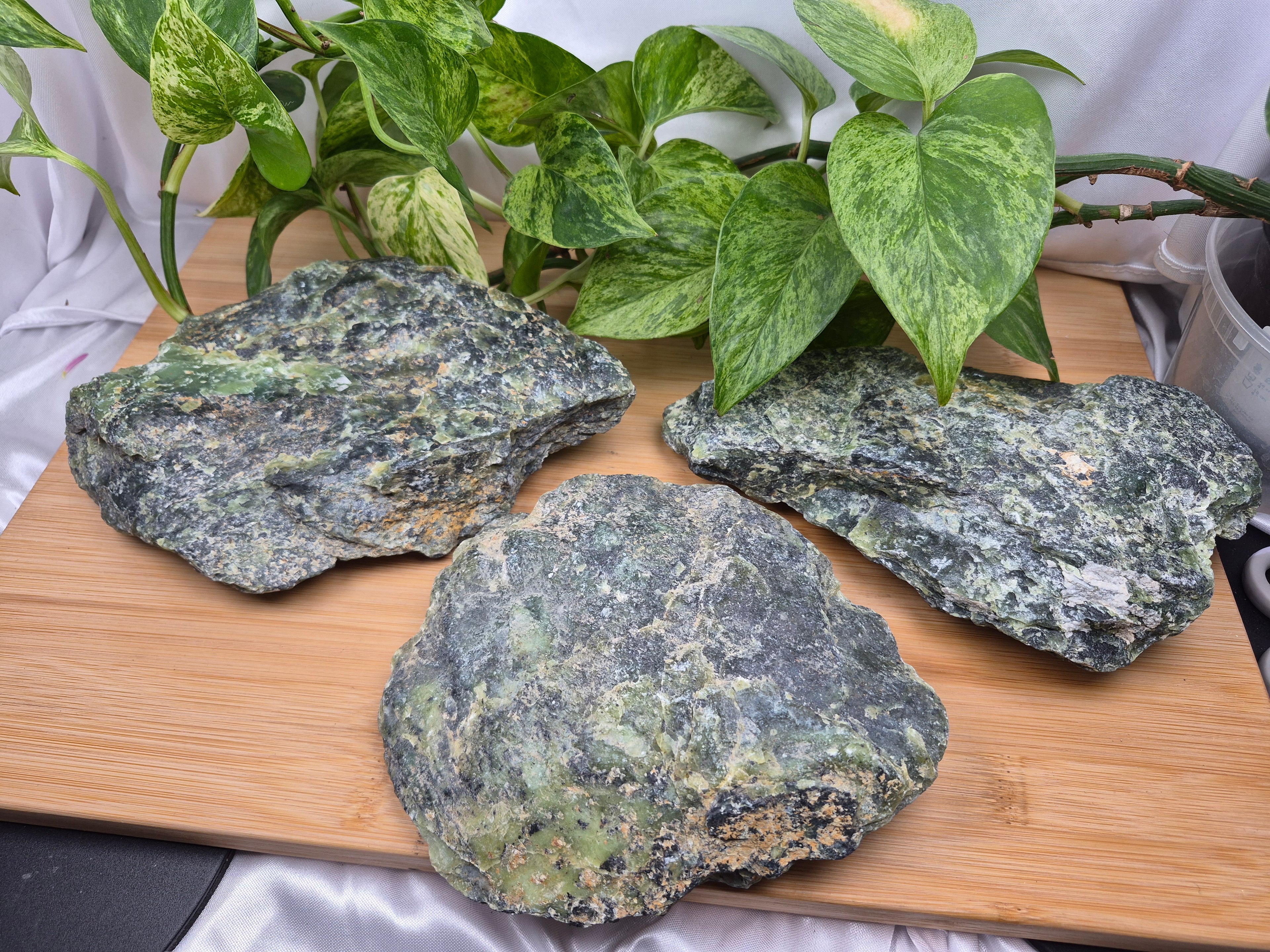 JADE (RUSSIA) ROUGH CHUNK 650g - 990g