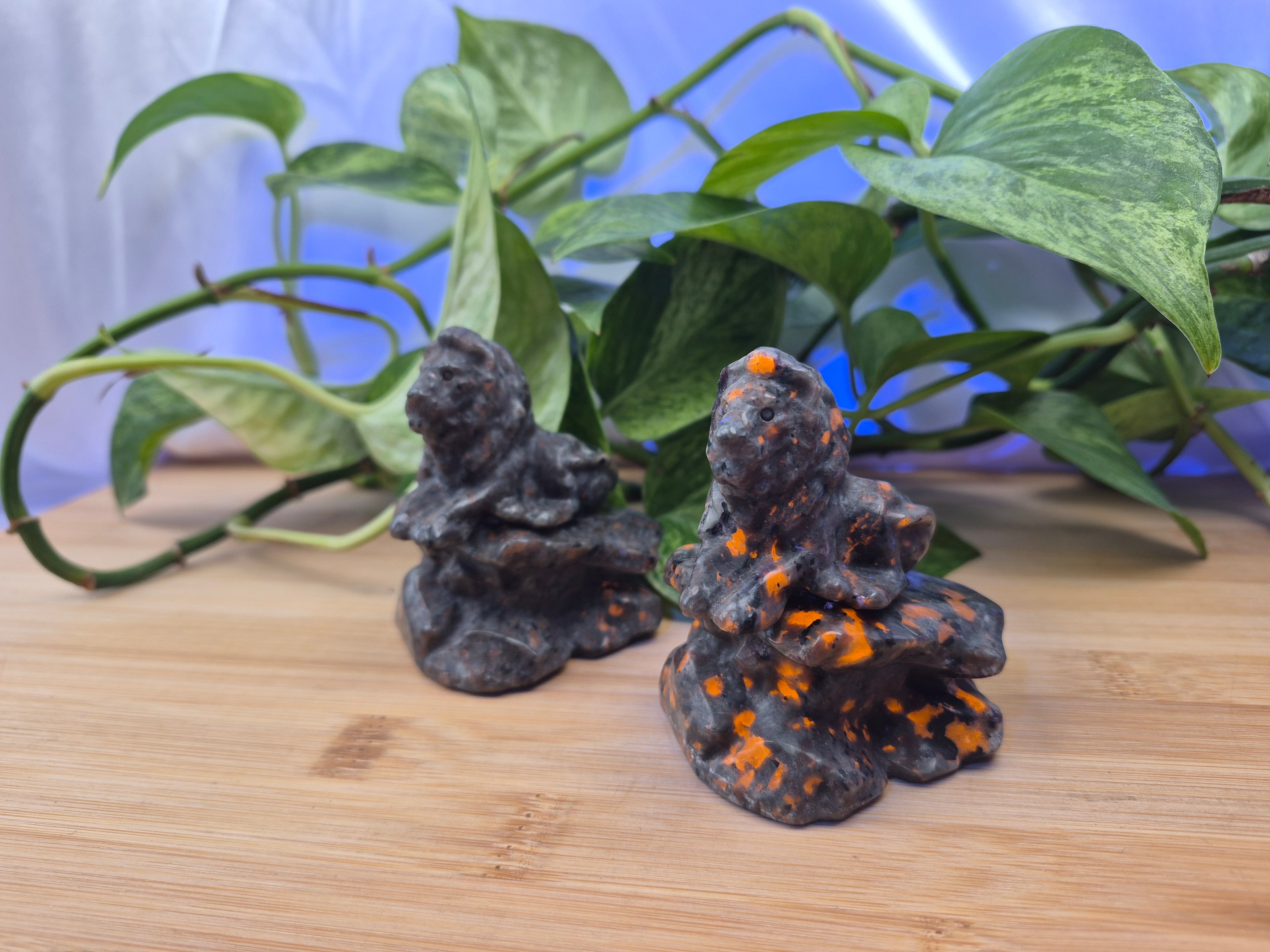 YOOPERLITE LION SITTING ON STONE