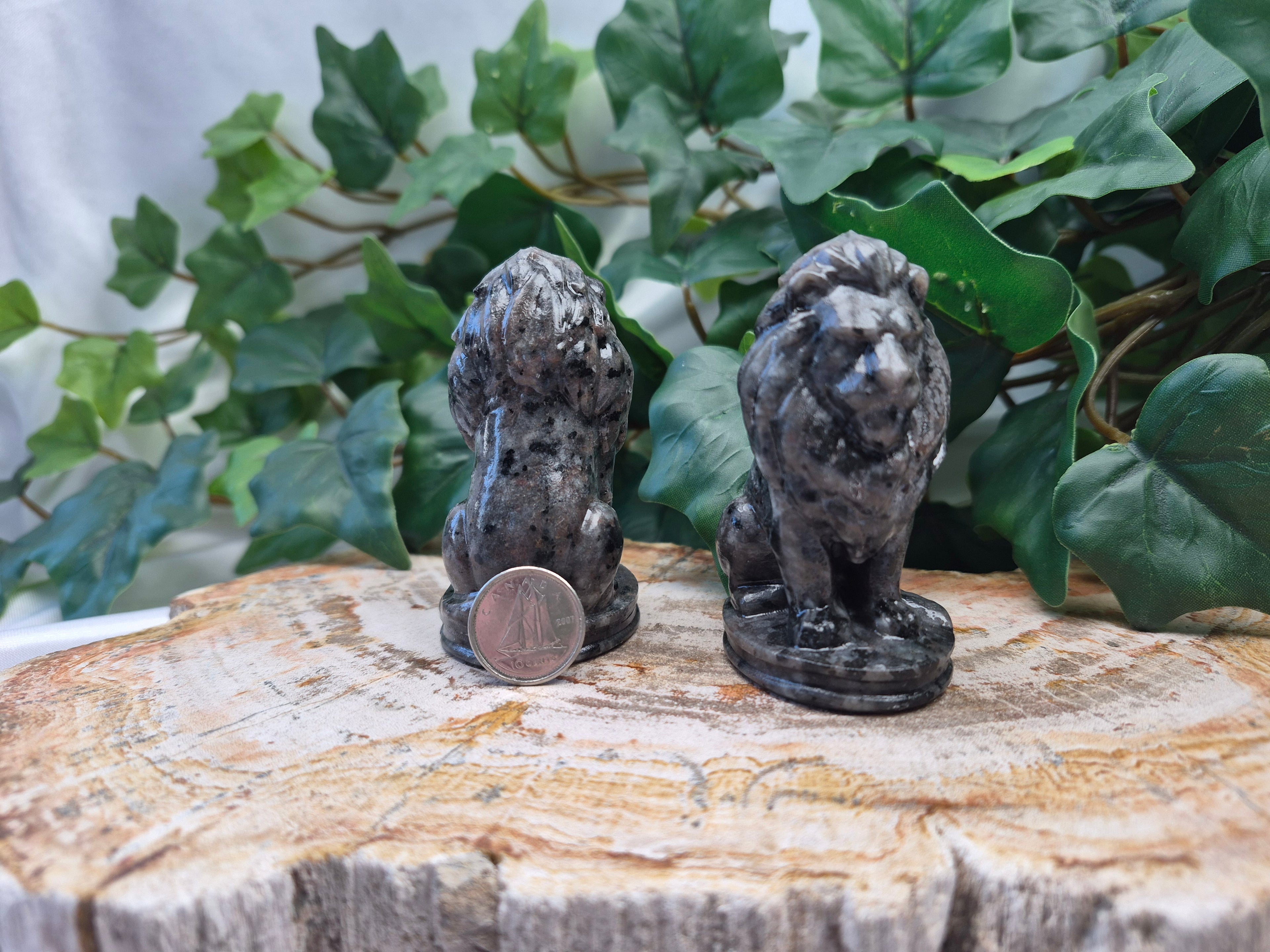 YOOPERLITE SITTING LION