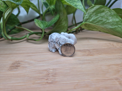 HOWLITE ELEPHANT