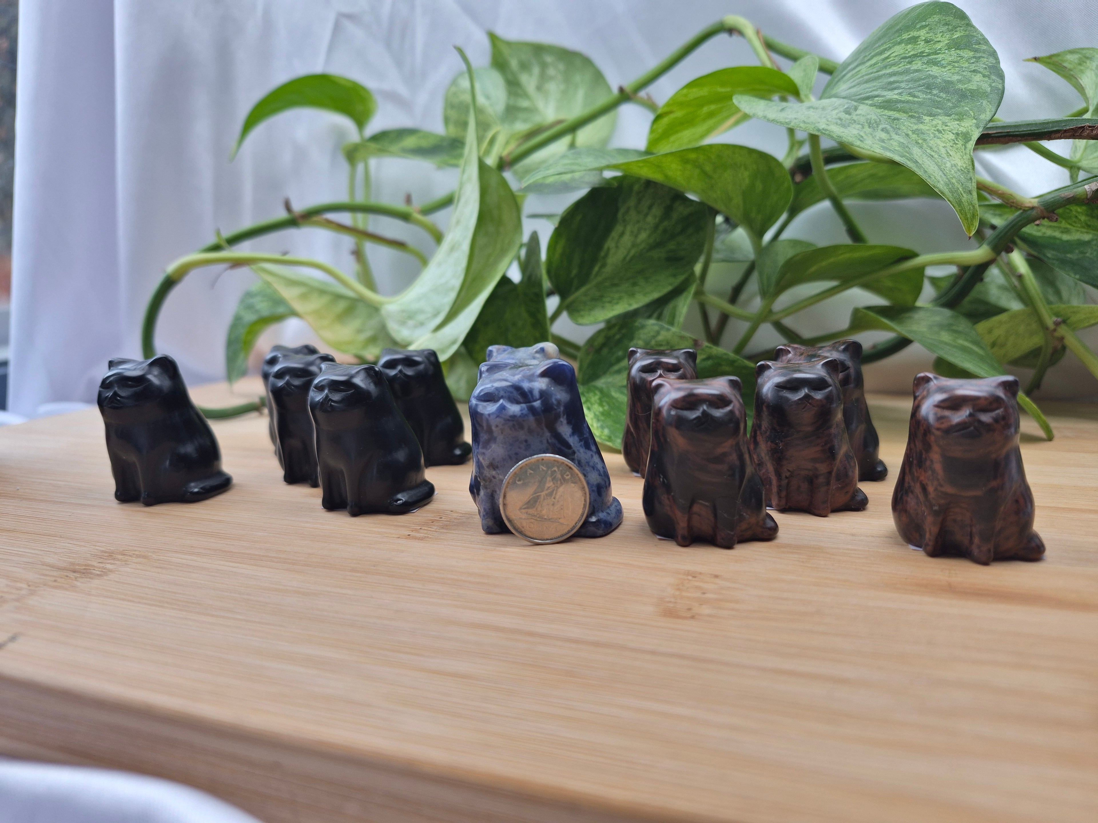 MIXED CRYSTAL SITTING CAT