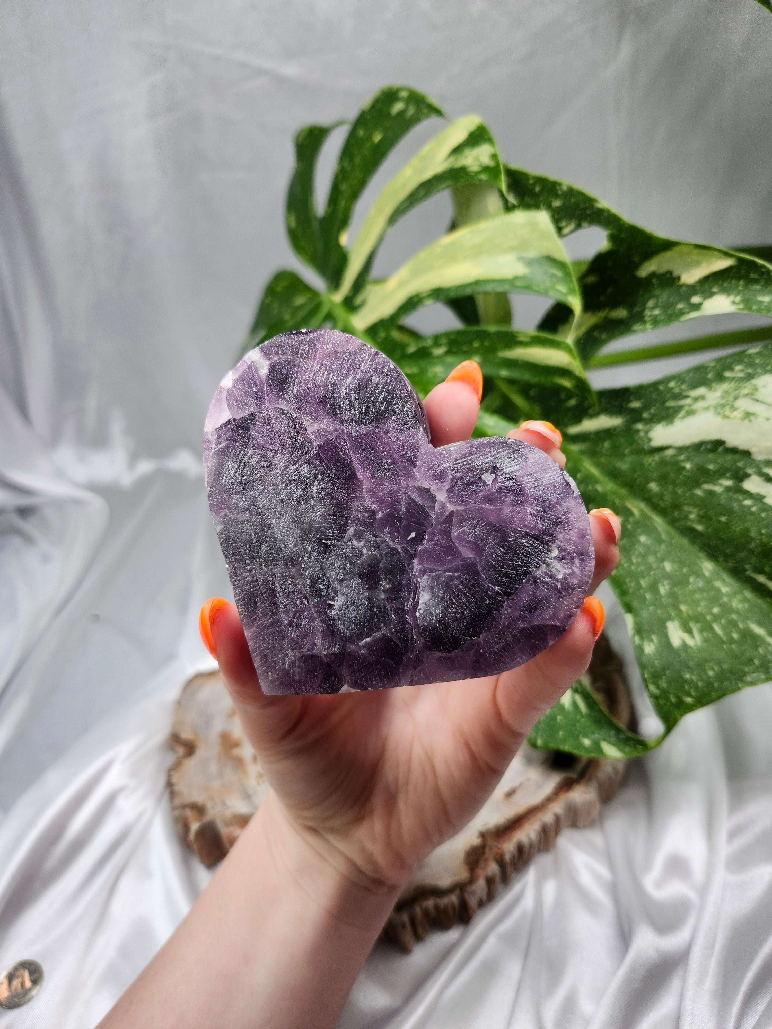 FEATHER FLUORITE HEART W/STAND