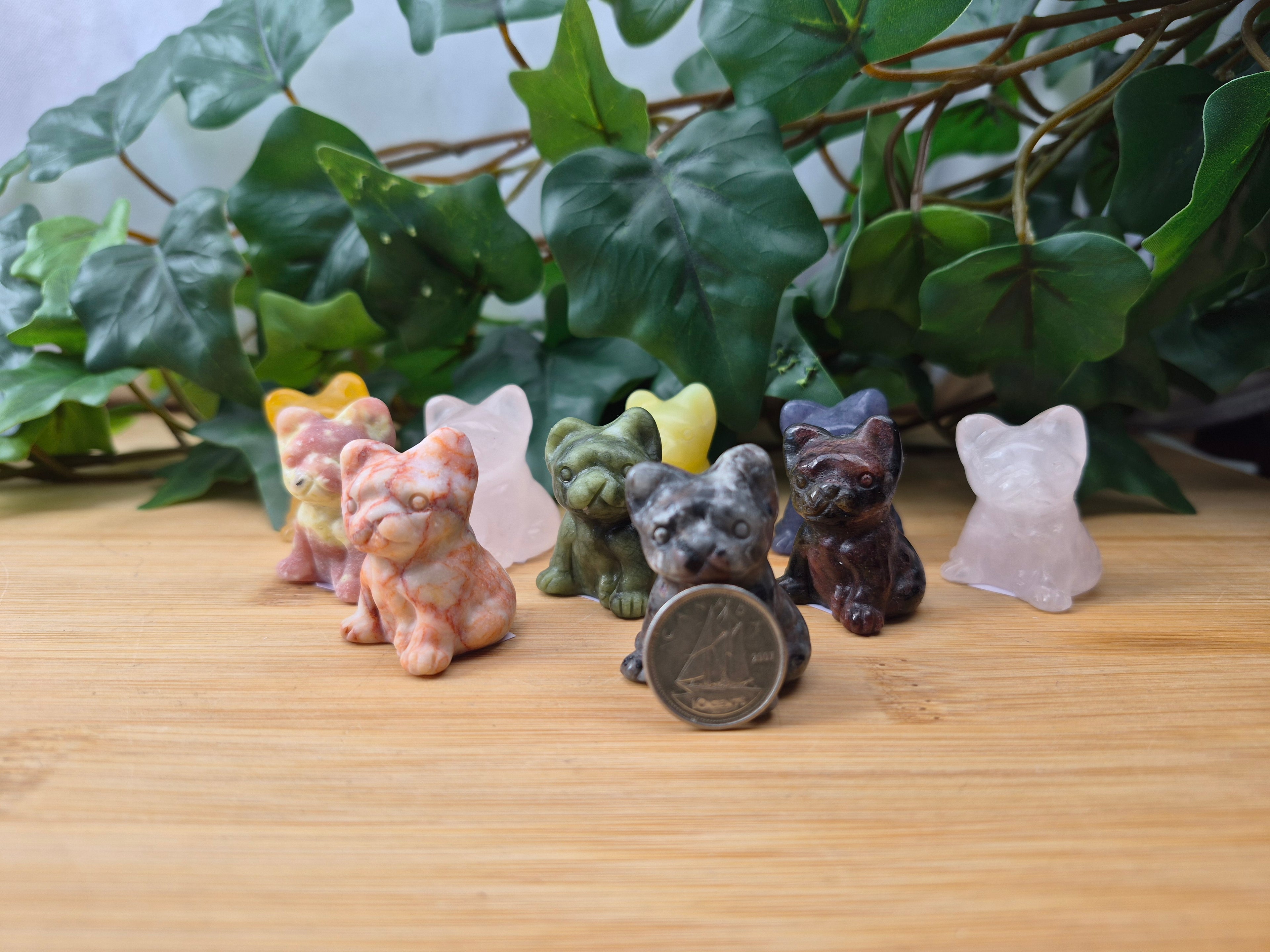 MIXED CRYSTAL SITTING DOG (Frenchie)