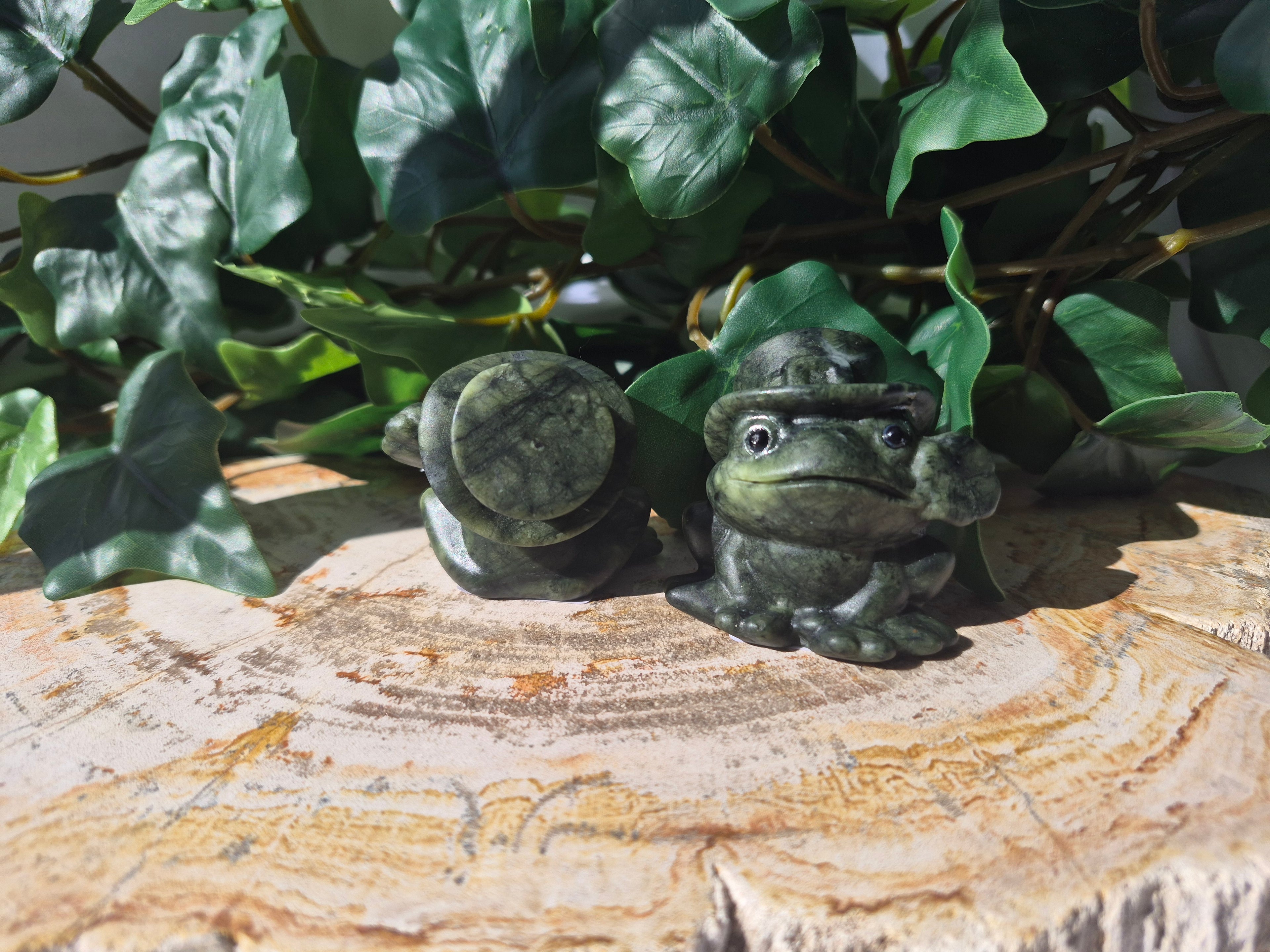 JADE SITTING FROG