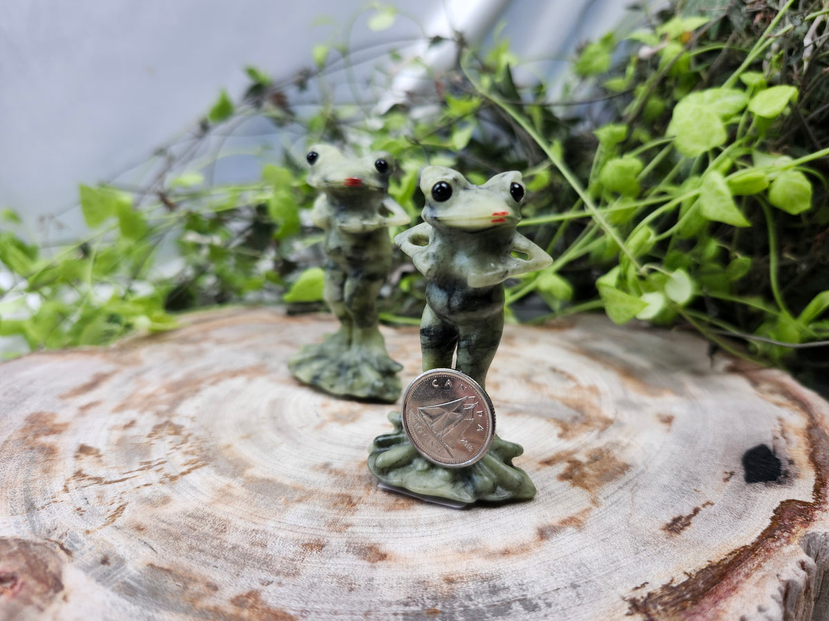 JADE STANDING LADY FROG