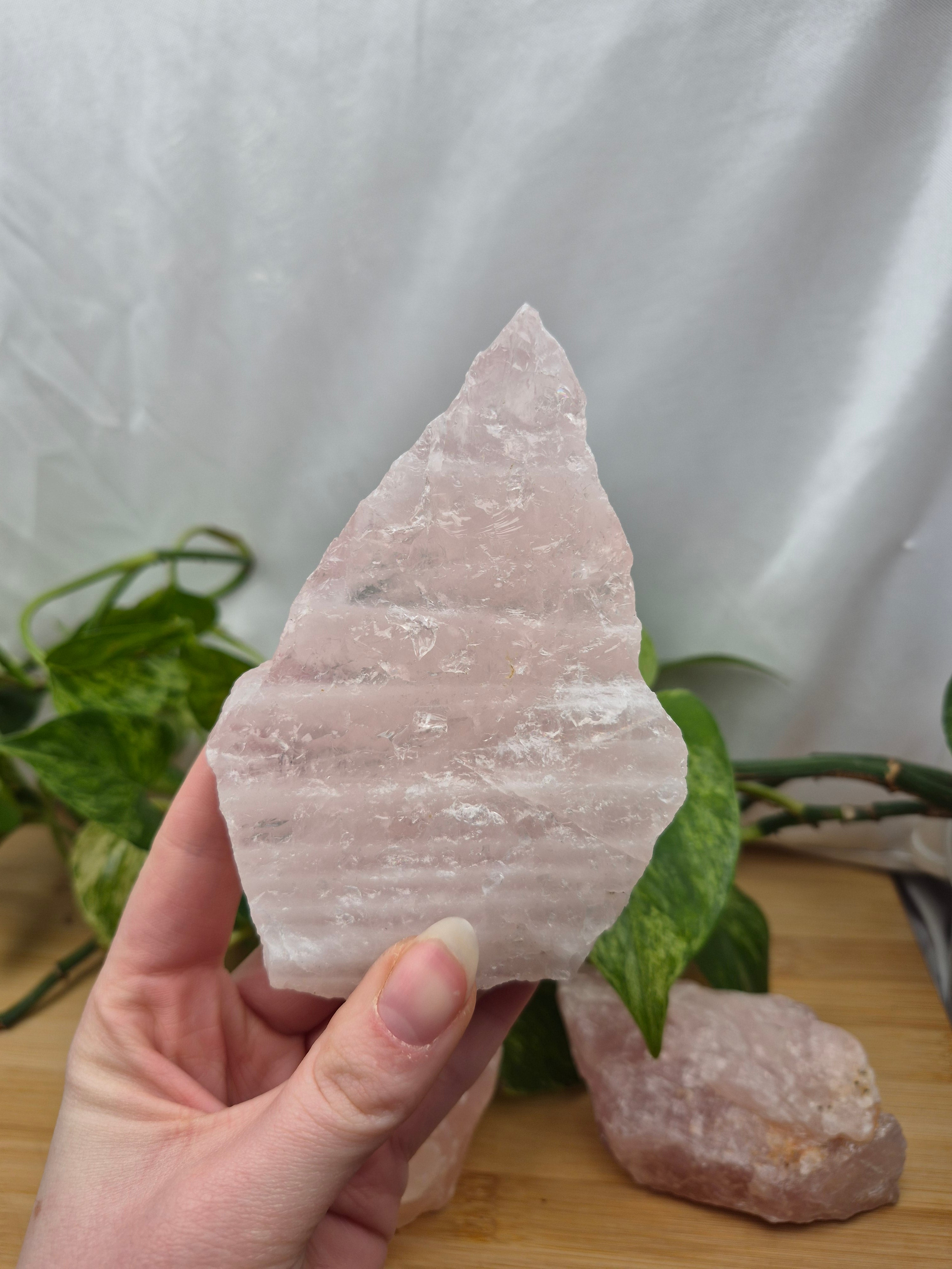 ROSE QUARTZ SM ROUGH CHUNK 100g - 300g