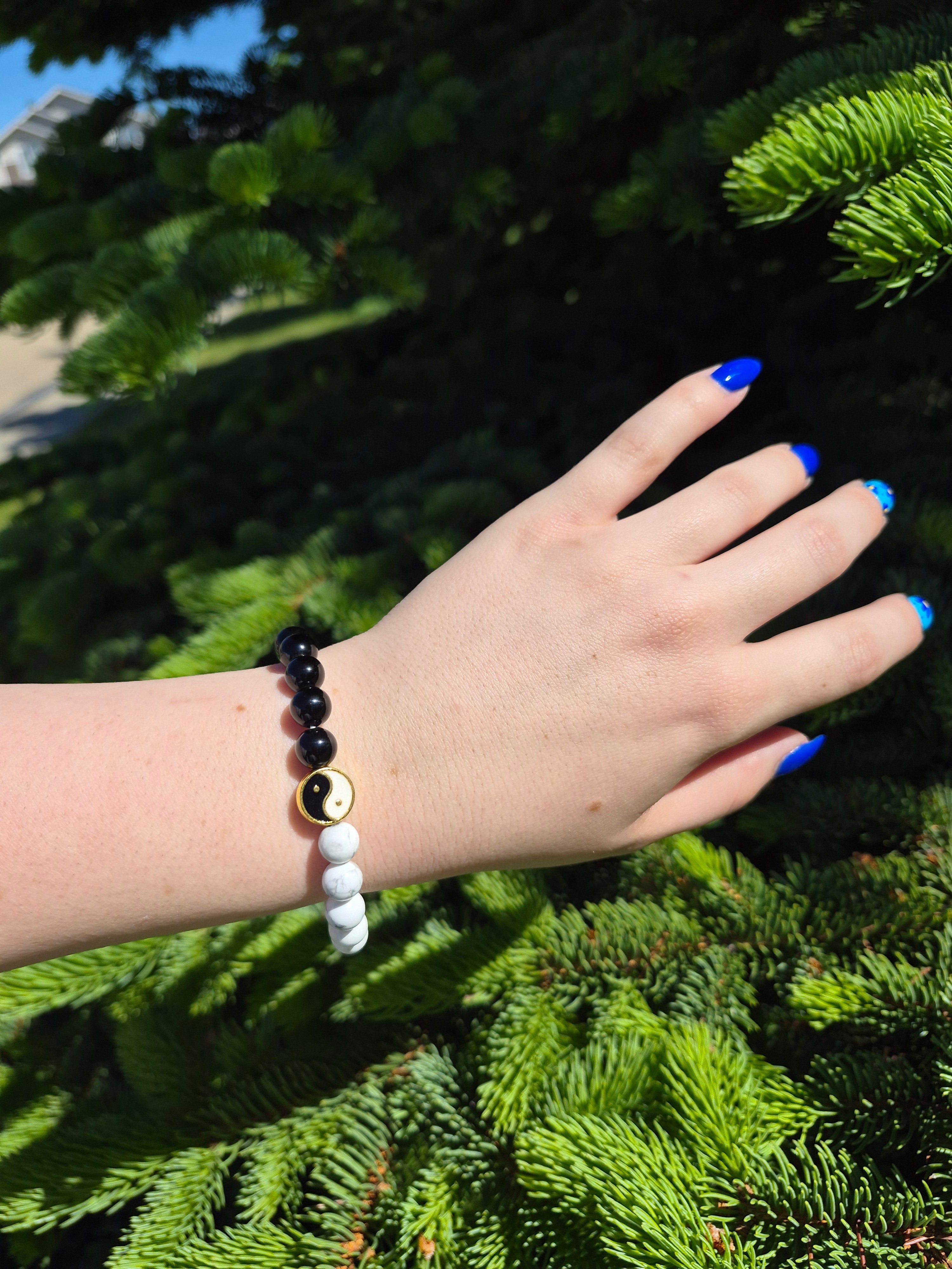 8MM OBSIDIAN AND HOWLITE BRACELET