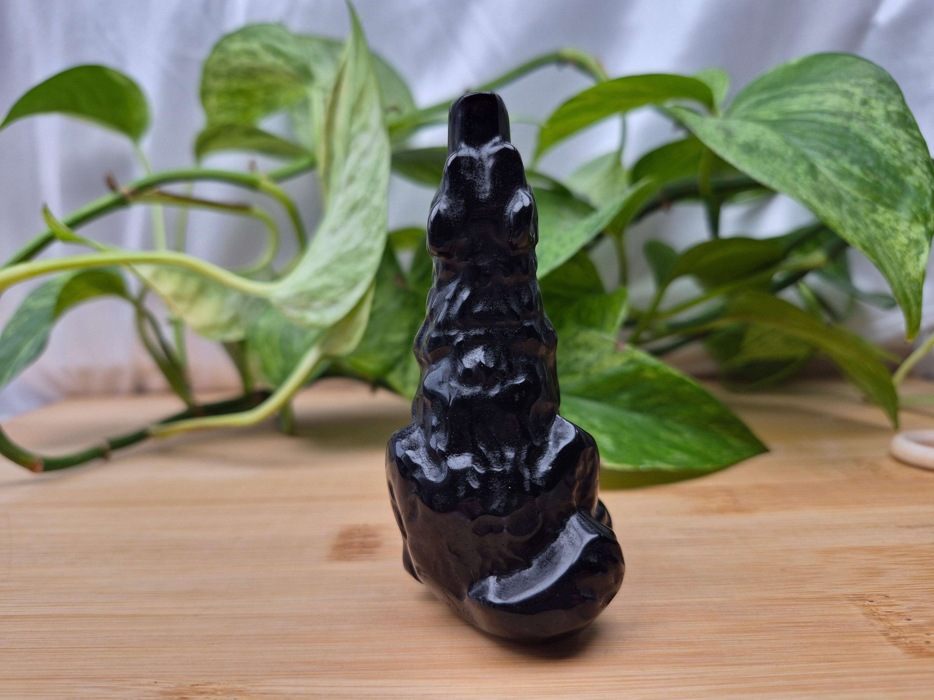 OBSIDIAN HOWLING WOLF