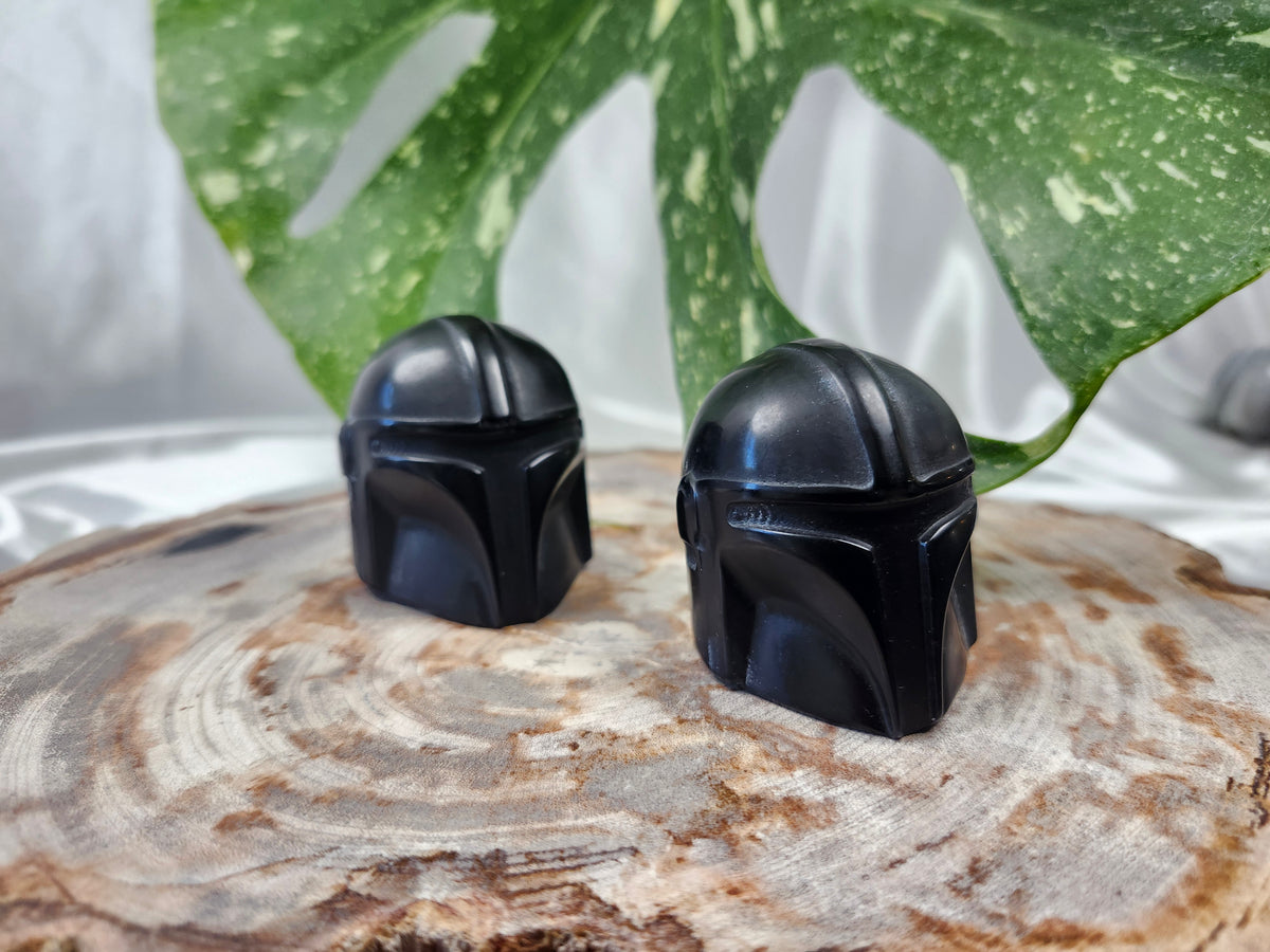 OBSIDIAN MANDALORIAN HELMET