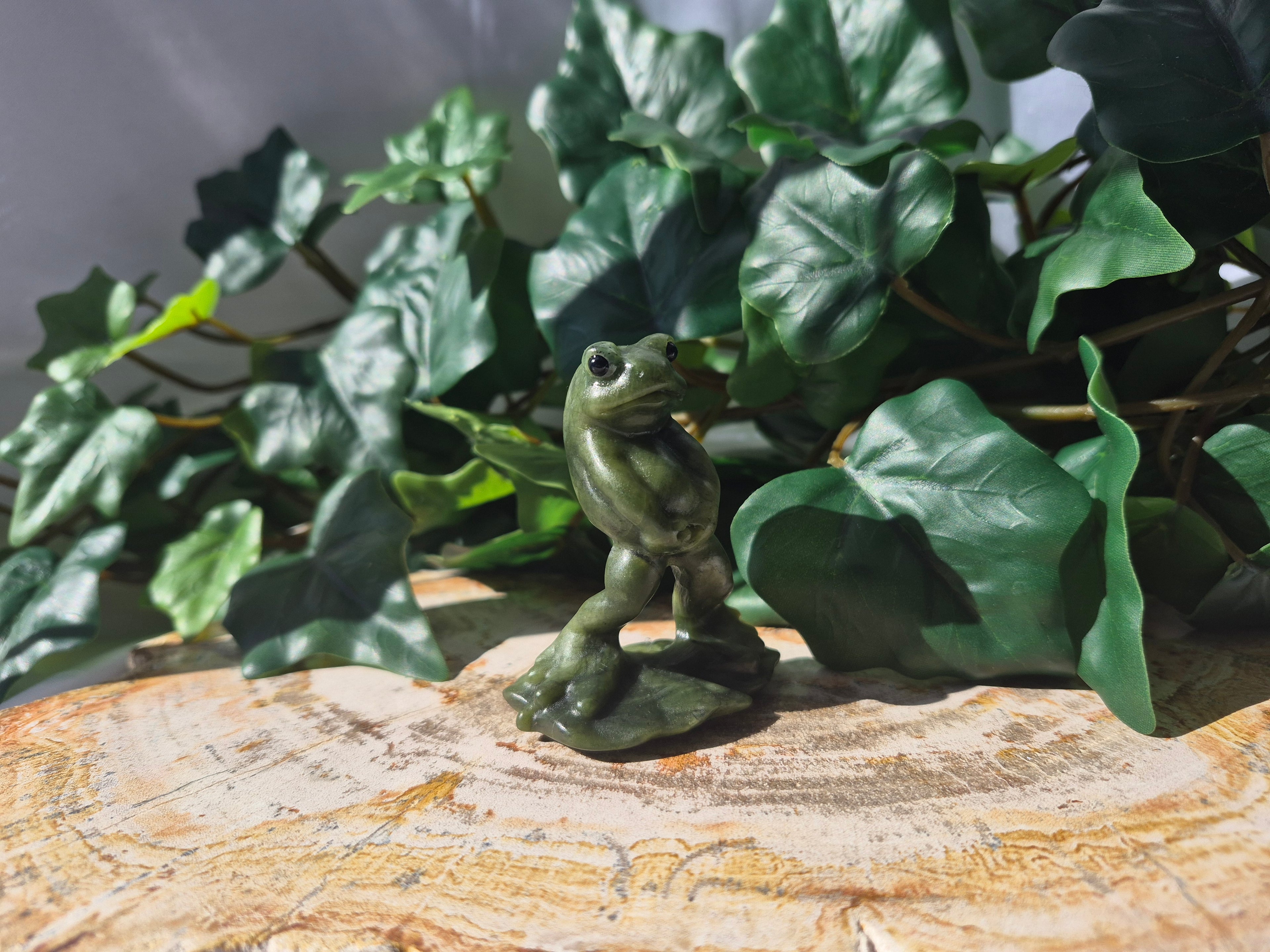 JADE PEEING FROG
