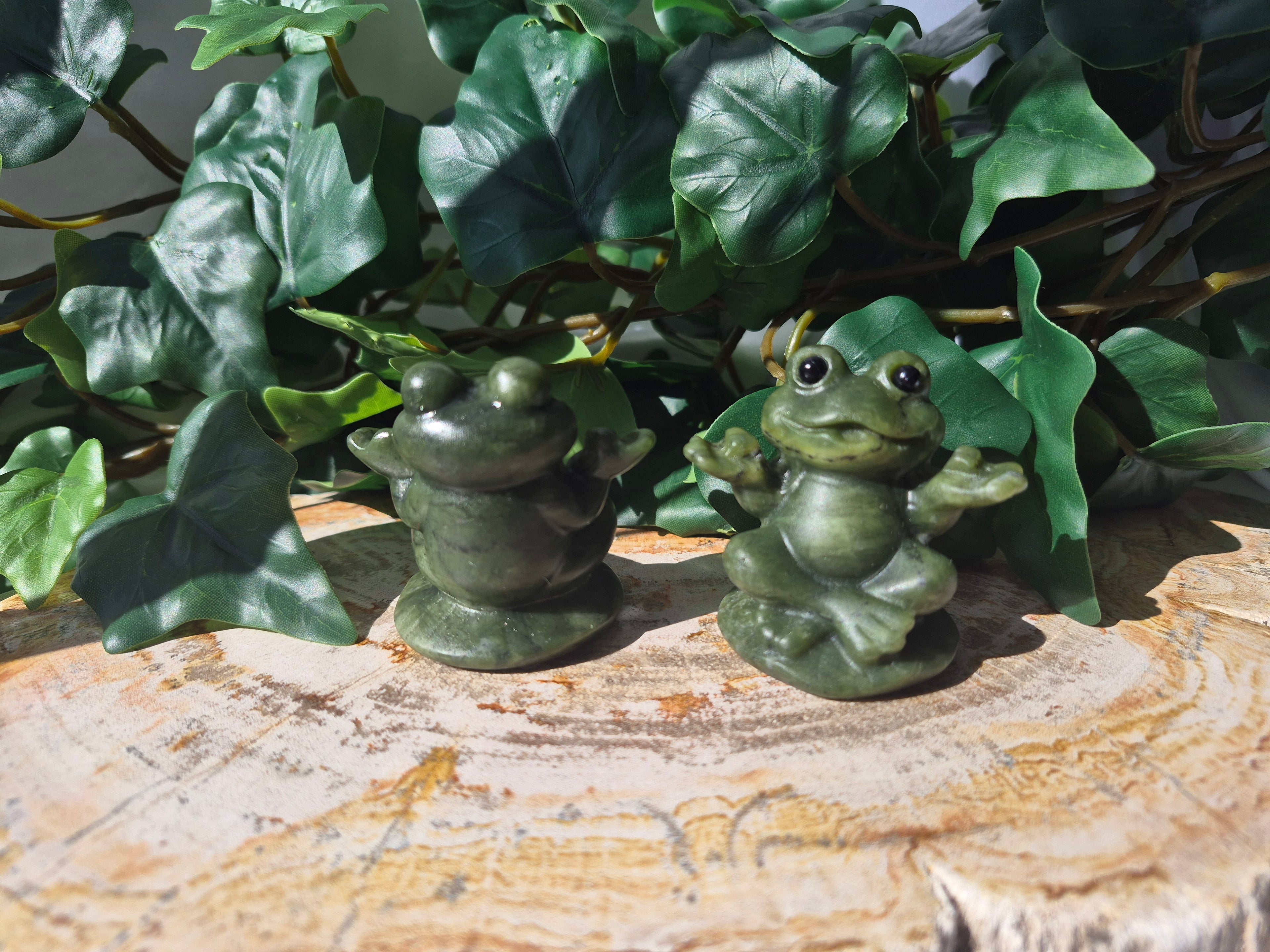 JADE SITTING YOGA FROG