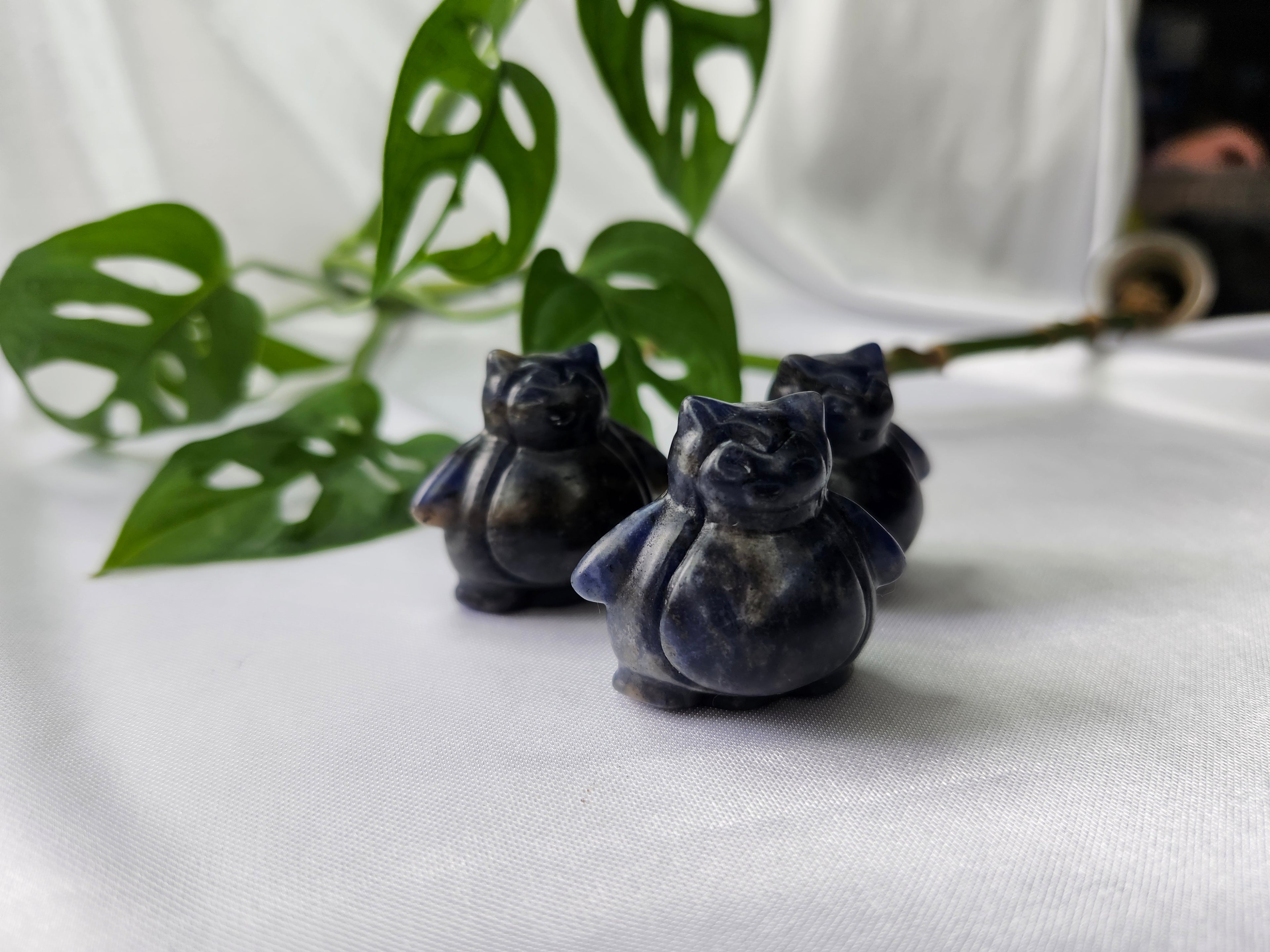 UV REACTIVE SODALITE SNORLAX