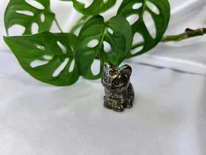PYRITE SM SITTING CAT