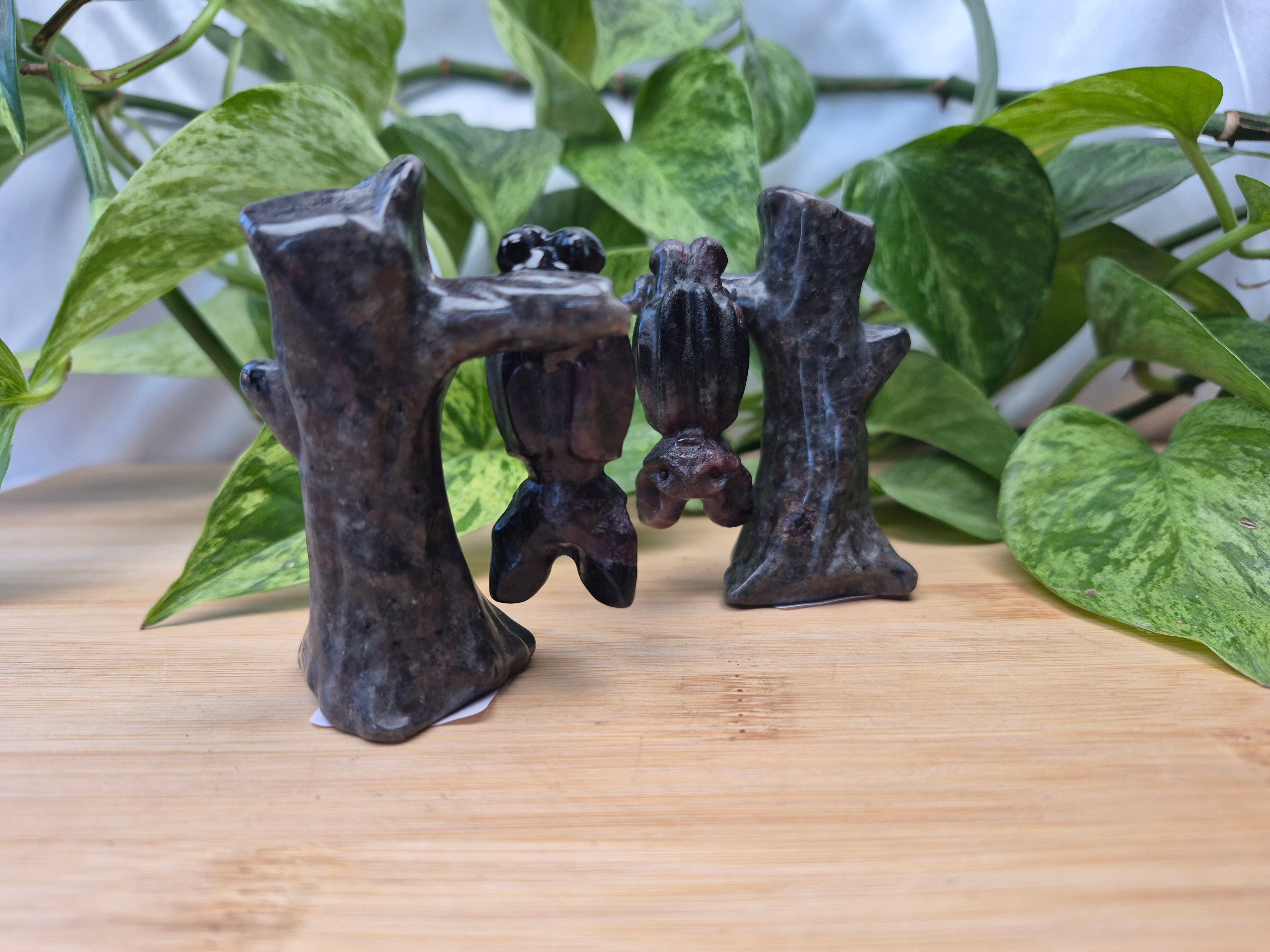 YOOPERLITE & GARNET HANGING BAT