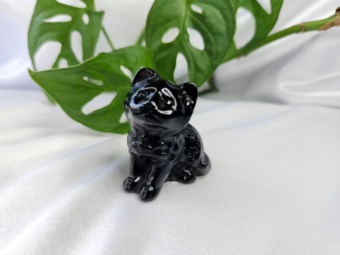 OBSIDIAN LG SITTING CAT