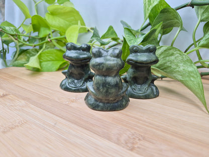 JADE SITTING FROG