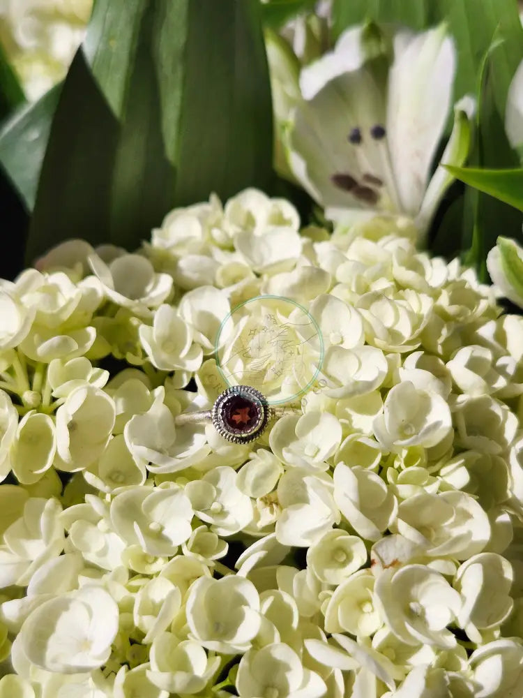 S7.5 GARNET RING.925 STERLING SILVER