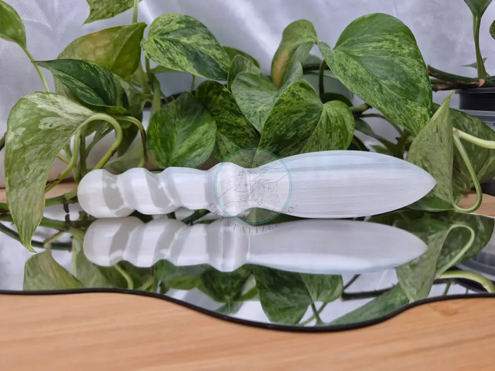 SELENITE DAGGER MED