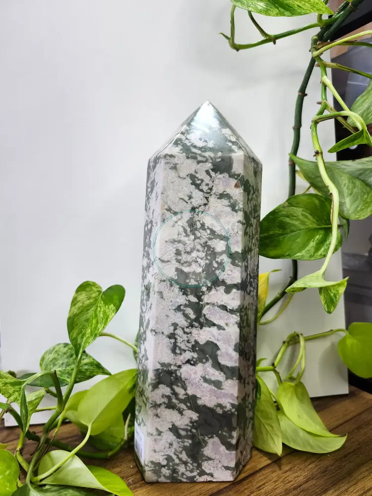 TRI-COLOURED LUCKY JADE TOWER