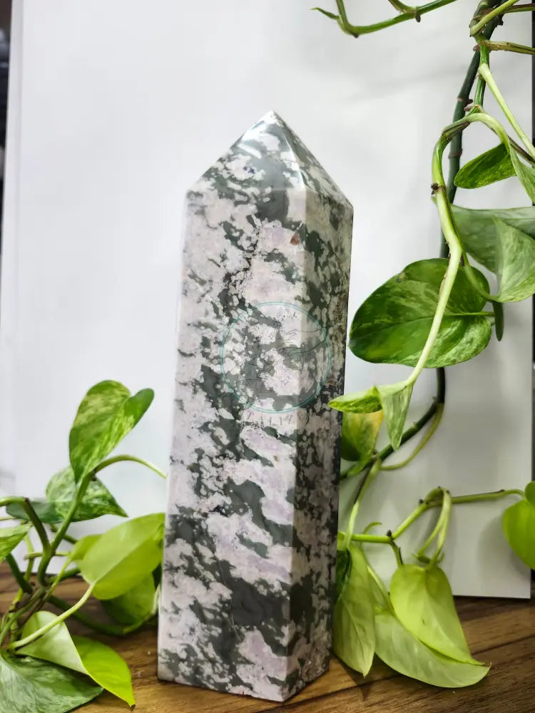 TRI-COLOURED LUCKY JADE TOWER