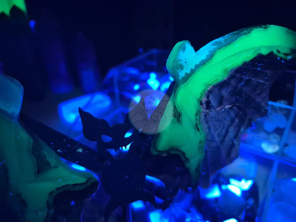 VOLCANO AGATE BAT WINGS LG