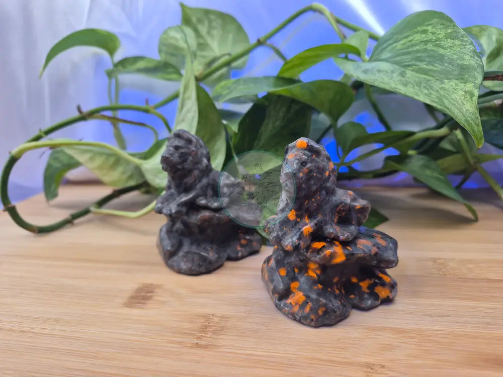 YOOPERLITE LION SITTING ON STONE