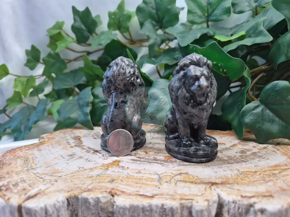 YOOPERLITE SITTING LION