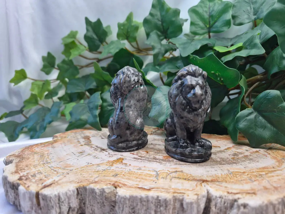 YOOPERLITE SITTING LION