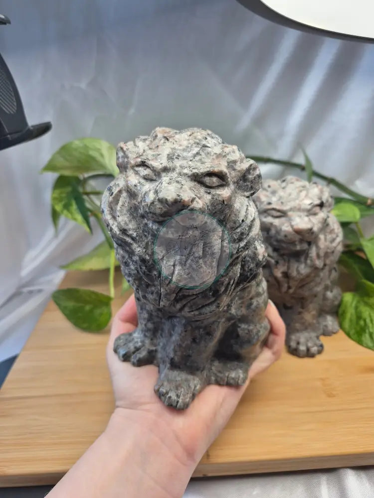 YOOPERLITE SITTING LION XL